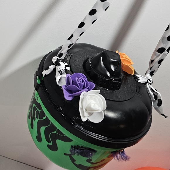 Boo-jie Witchie bucket purse - Picture 2 of 3